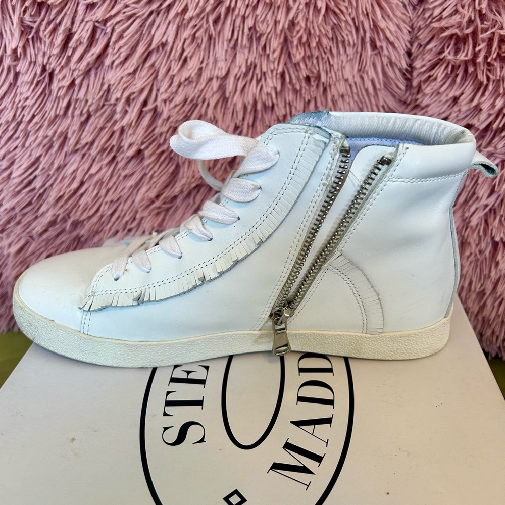 Steve Madden Bayside Tennis Shoes : Women’s size 7.5 - pearl detail - Picture 6 of 8